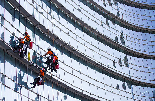 Мойка фасадов бизнес-центра в Владивостоке Мойка фасадов бизнес-центра в Владивостоке